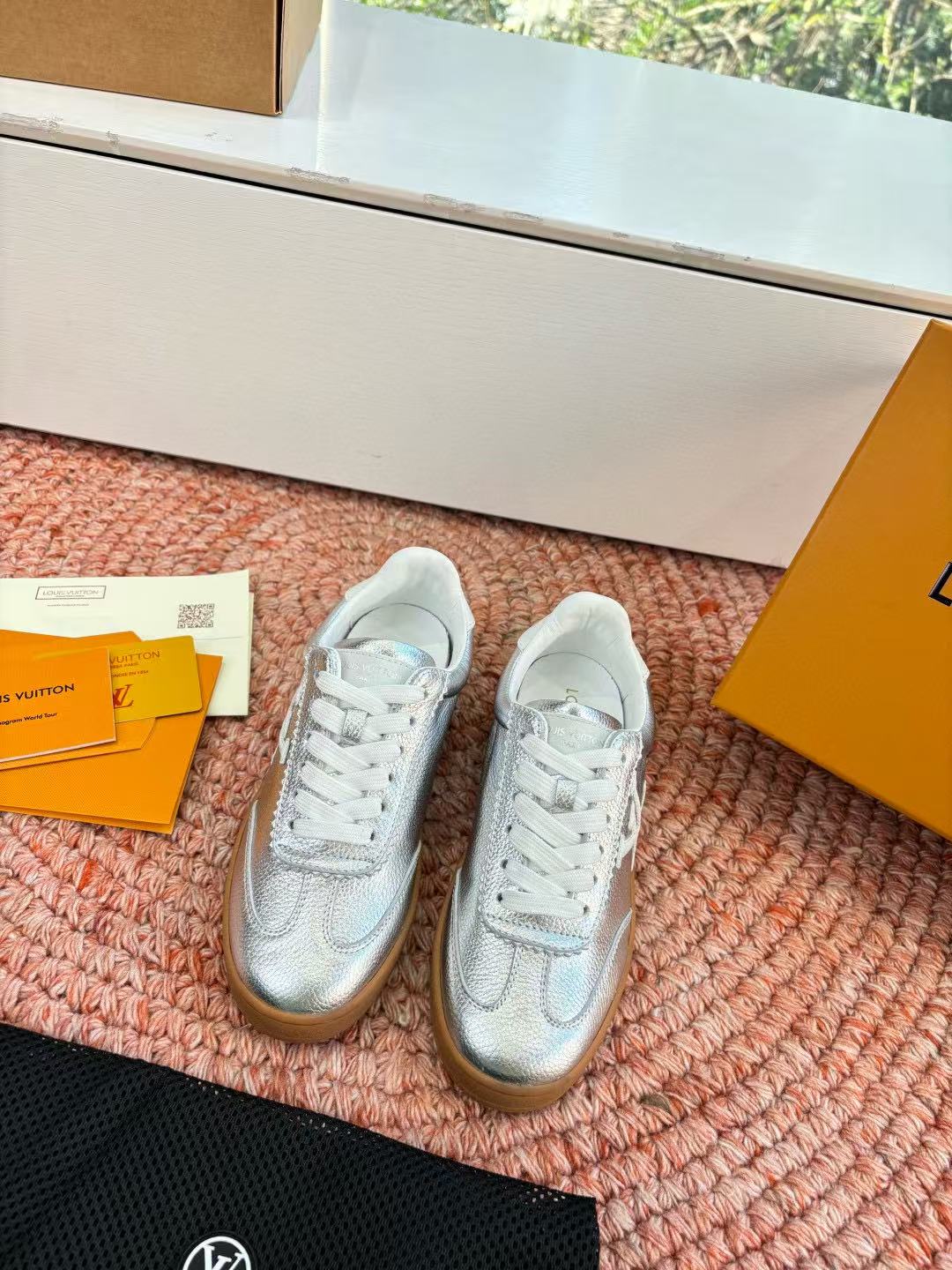 LVの高品質ミニマリストレザーロゴカジュアルシューズ【50％割引+送料無料】