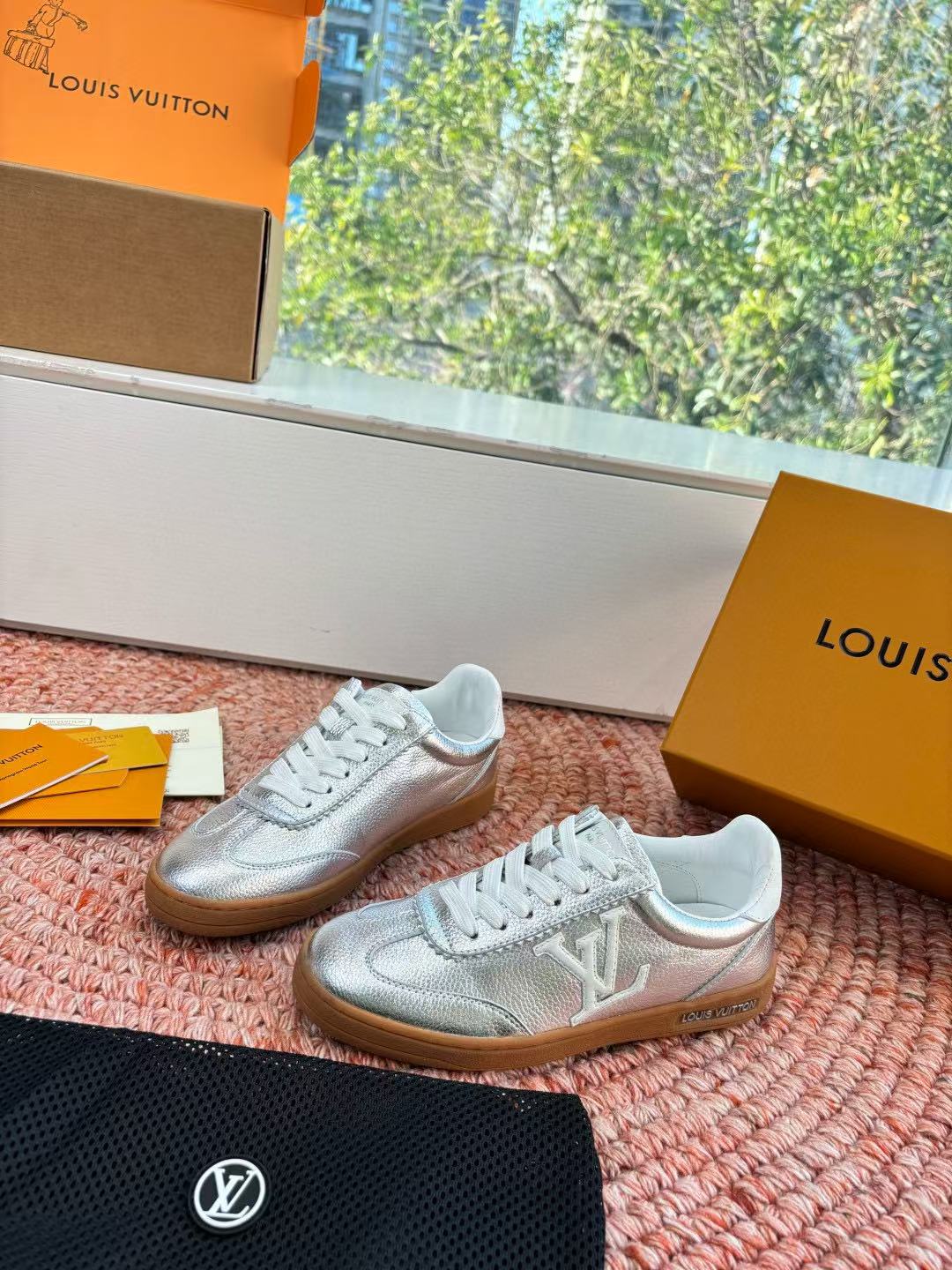 LVの高品質ミニマリストレザーロゴカジュアルシューズ【50％割引+送料無料】