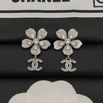 CHANE1 ダブルC フラワー ダイヤモンド スタッドピアス【50％割引+送料無料】