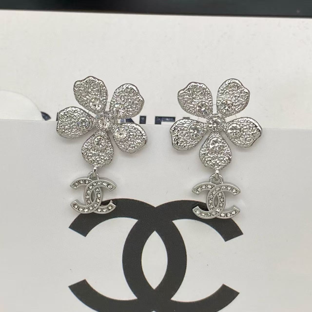 CHANE1 ダブルC フラワー ダイヤモンド スタッドピアス【50％割引+送料無料】