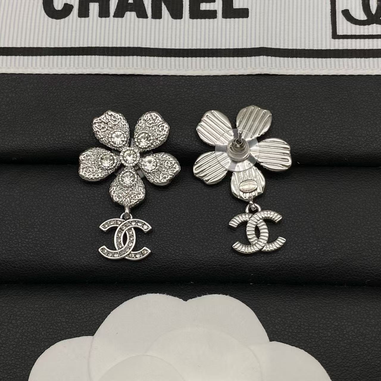 CHANE1 ダブルC フラワー ダイヤモンド スタッドピアス【50％割引+送料無料】