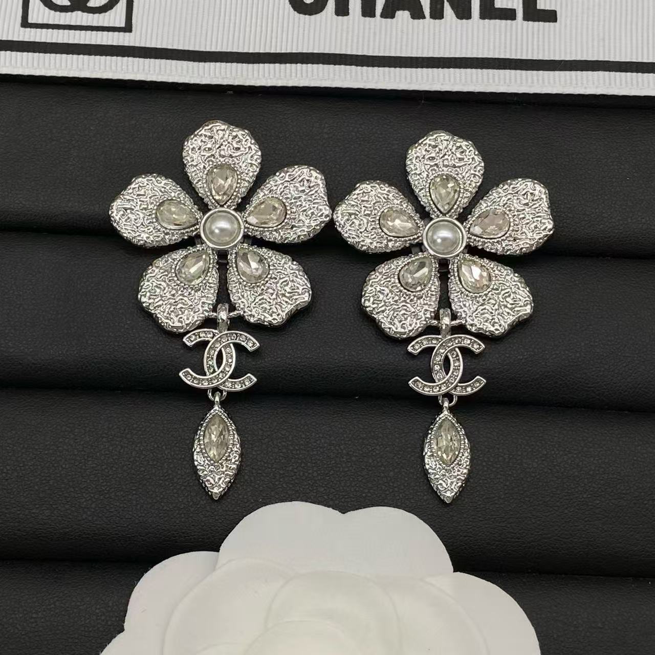 CHANE1 フラワーダイヤモンド ダブルC スタッドピアス【50％割引+送料無料】