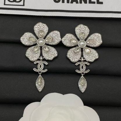 CHANE1 フラワーダイヤモンド ダブルC スタッドピアス【50％割引+送料無料】