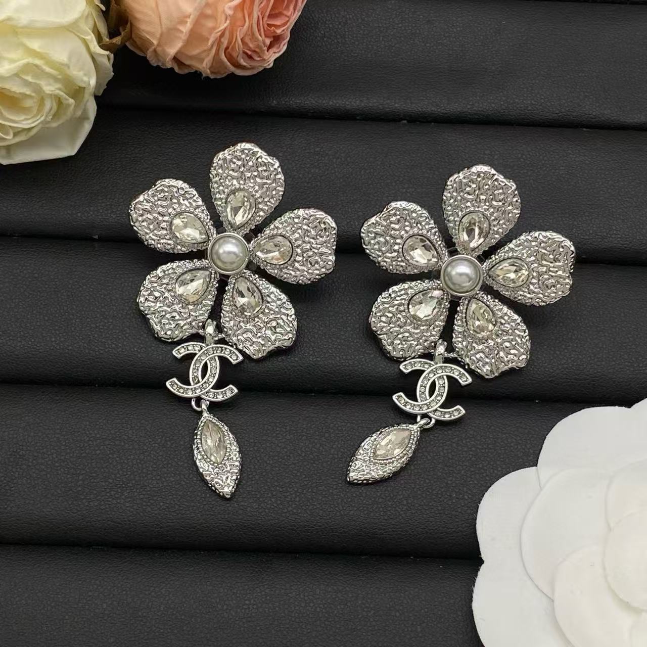 CHANE1 フラワーダイヤモンド ダブルC スタッドピアス【50％割引+送料無料】
