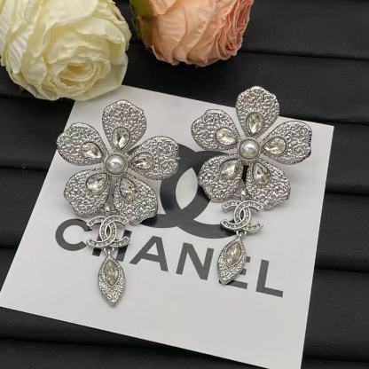 CHANE1 フラワーダイヤモンド ダブルC スタッドピアス【50％割引+送料無料】