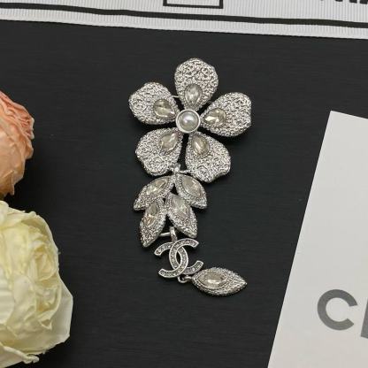CHANE1 フラワーダイヤモンド ダブルC ブローチ【50％割引+送料無料】