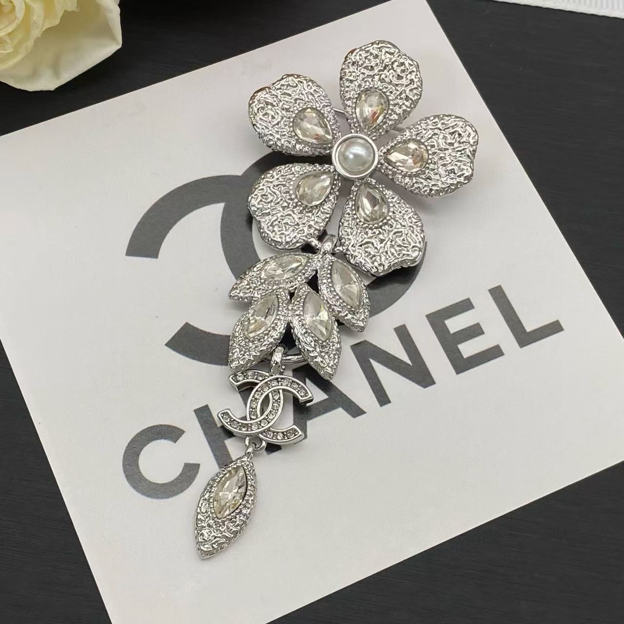 CHANE1 フラワーダイヤモンド ダブルC ブローチ【50％割引+送料無料】