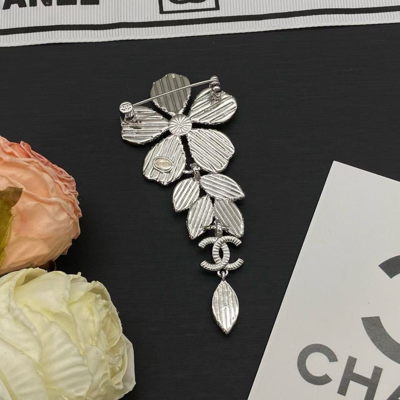 CHANE1 フラワーダイヤモンド ダブルC ブローチ【50％割引+送料無料】