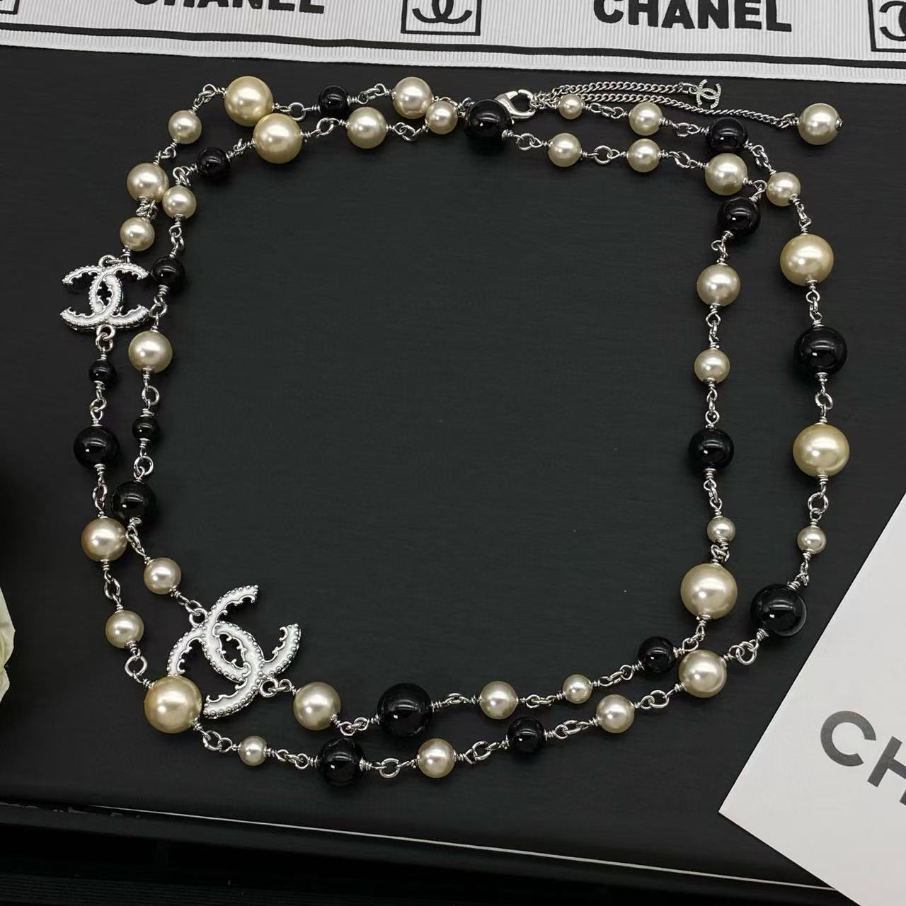 CHANE1 ダブルC ブラック＆ホワイト パール セーターネックレス【50％割引+送料無料】
