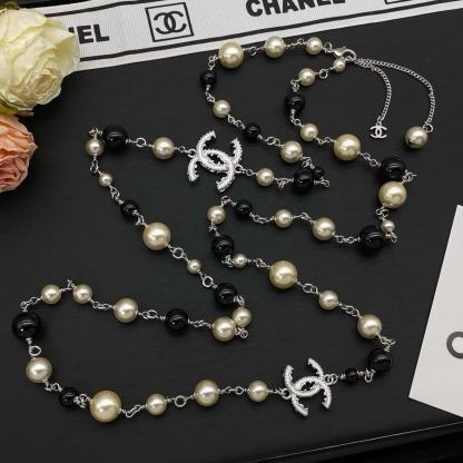 CHANE1 ダブルC ブラック＆ホワイト パール セーターネックレス【50％割引+送料無料】