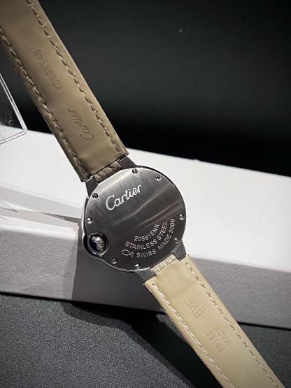 CART1ER ラウンドダイヤモンドセットレザーウォッチ【50％割引+送料無料】