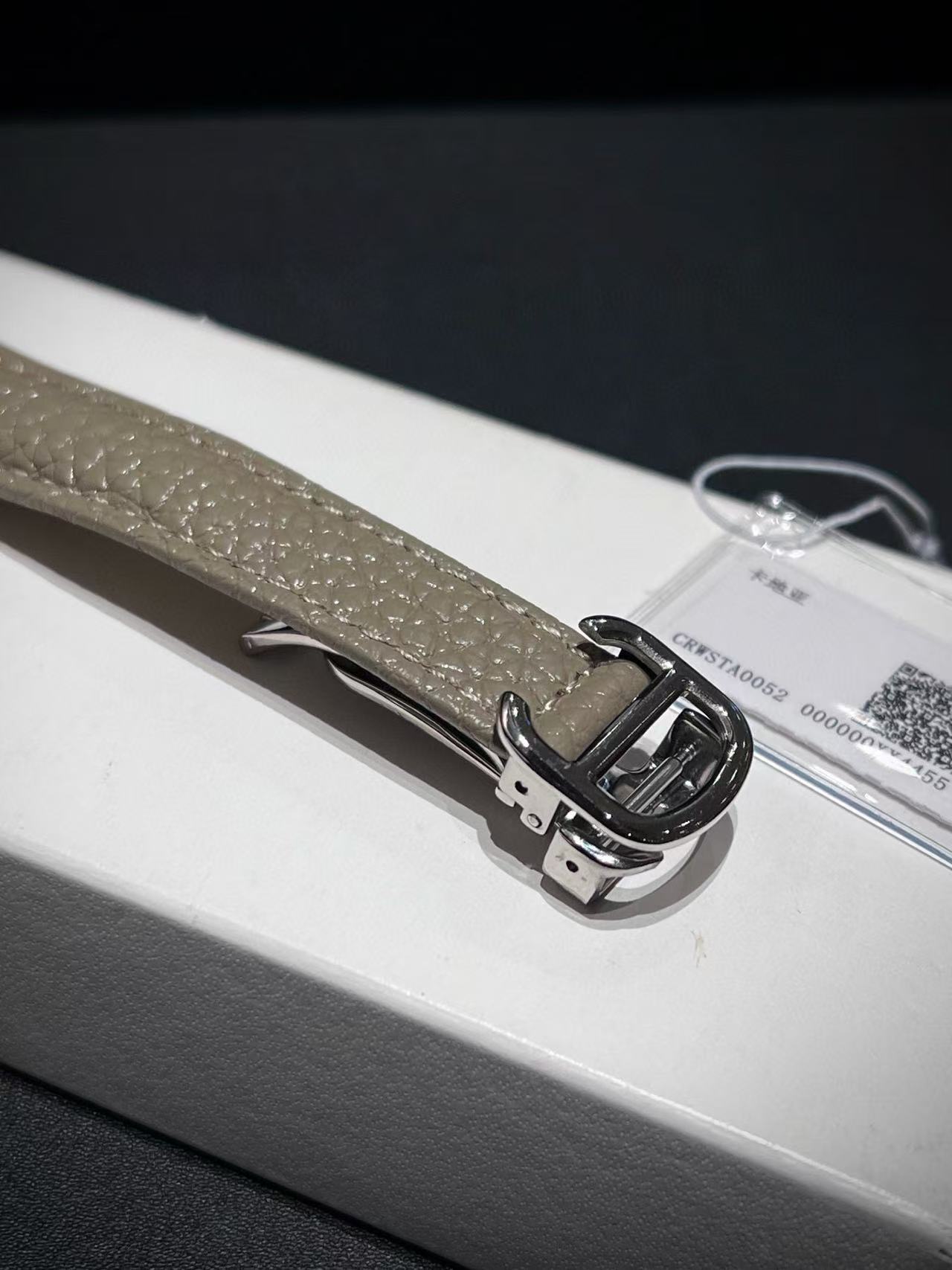 CART1ER ラウンドダイヤモンドセットレザーウォッチ【50％割引+送料無料】