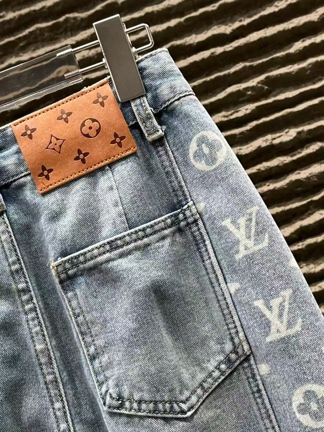 LVサイドロゴストレートレッグジーンズ【50％割引+送料無料】