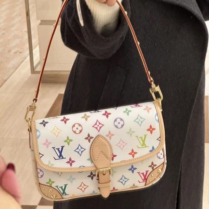 LVプリントのアンダーアームバッグ【50％割引+送料無料】