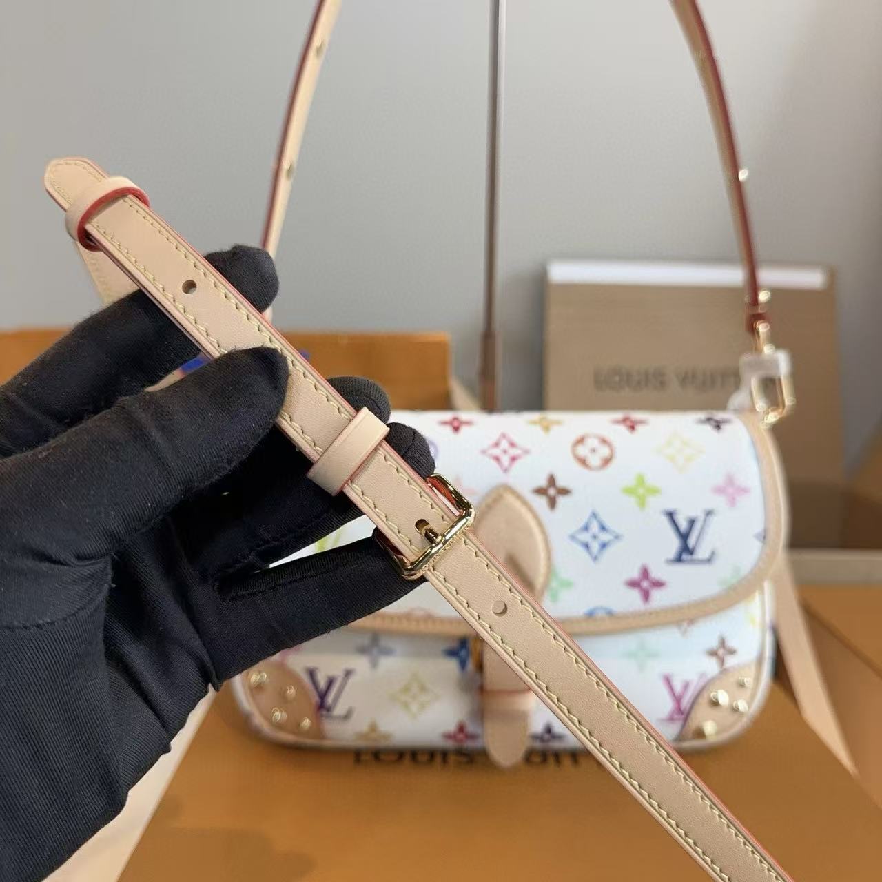 LVプリントのアンダーアームバッグ【50％割引+送料無料】