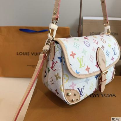 LVプリントのアンダーアームバッグ【50％割引+送料無料】