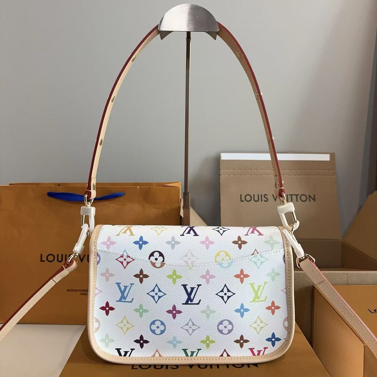 LVプリントのアンダーアームバッグ【50％割引+送料無料】