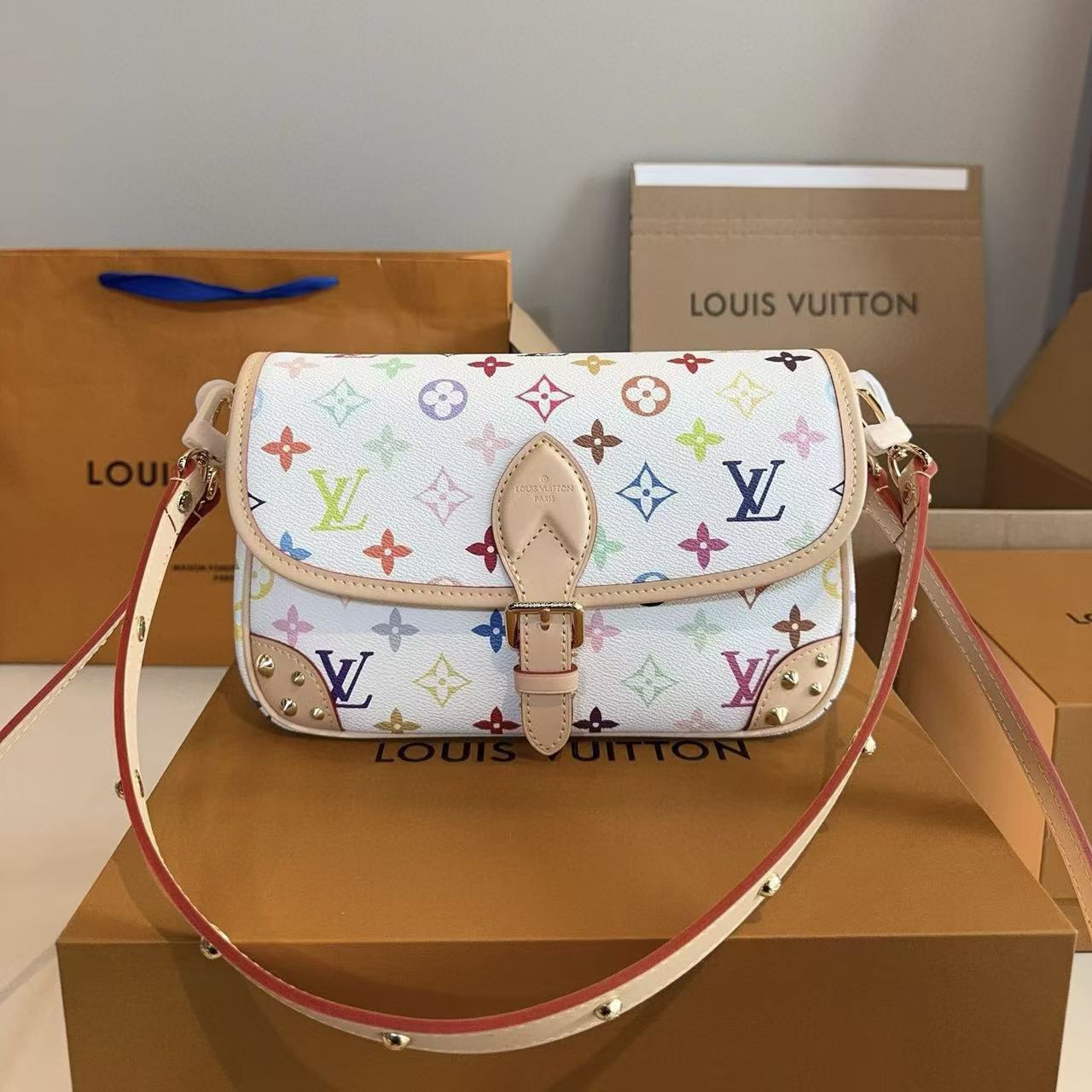 LVプリントのアンダーアームバッグ【50％割引+送料無料】