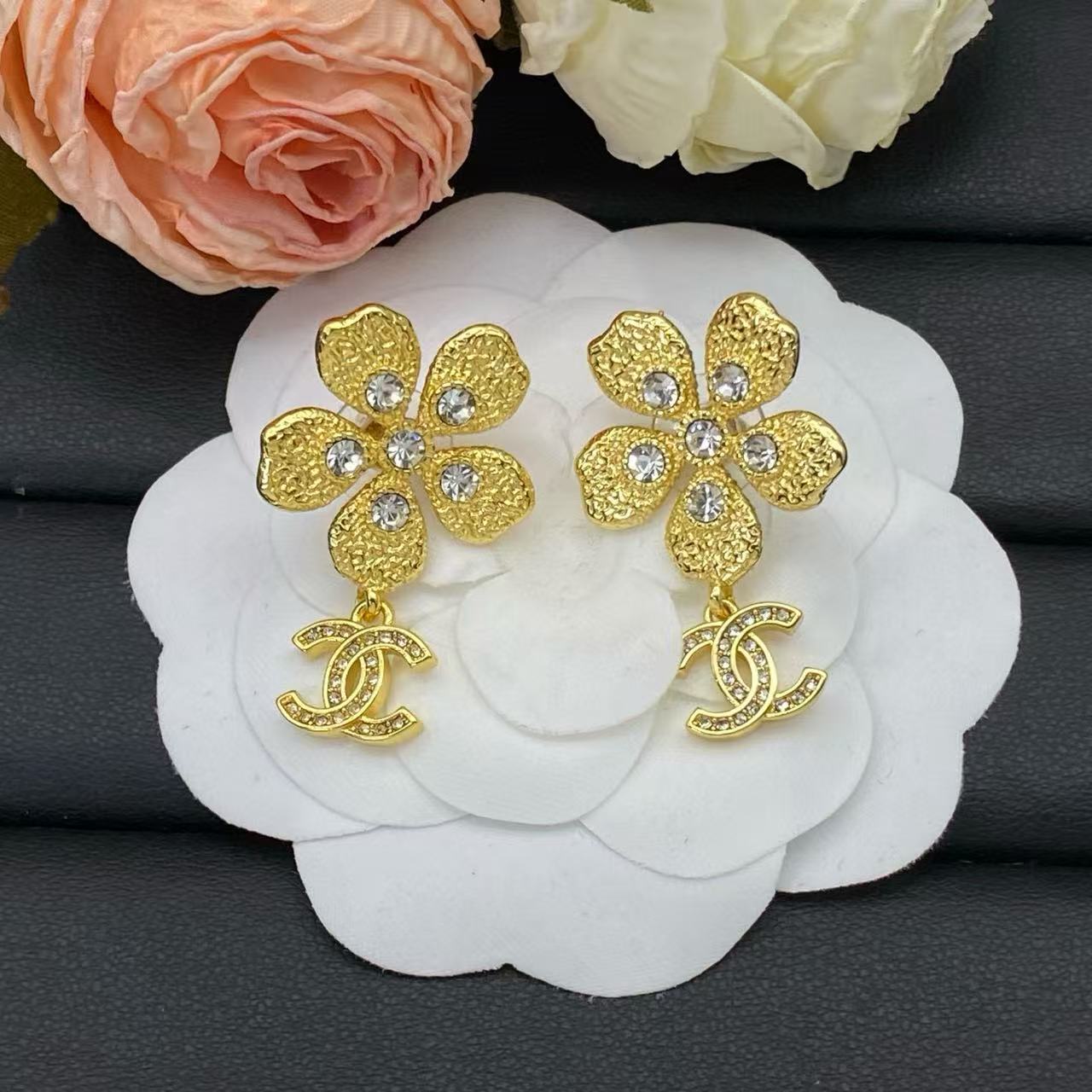 CHANE1 フラワー ダブルC ダイヤモンド スタッドピアス【50％割引+送料無料】