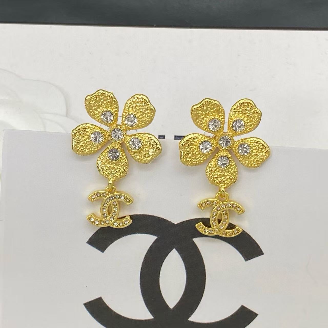 CHANE1 フラワー ダブルC ダイヤモンド スタッドピアス【50％割引+送料無料】