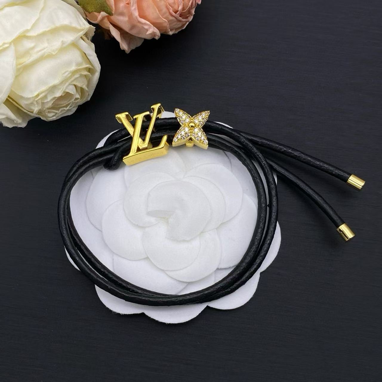 LV四つ葉のクローバーダイヤモンドブレスレット【50％割引+送料無料】