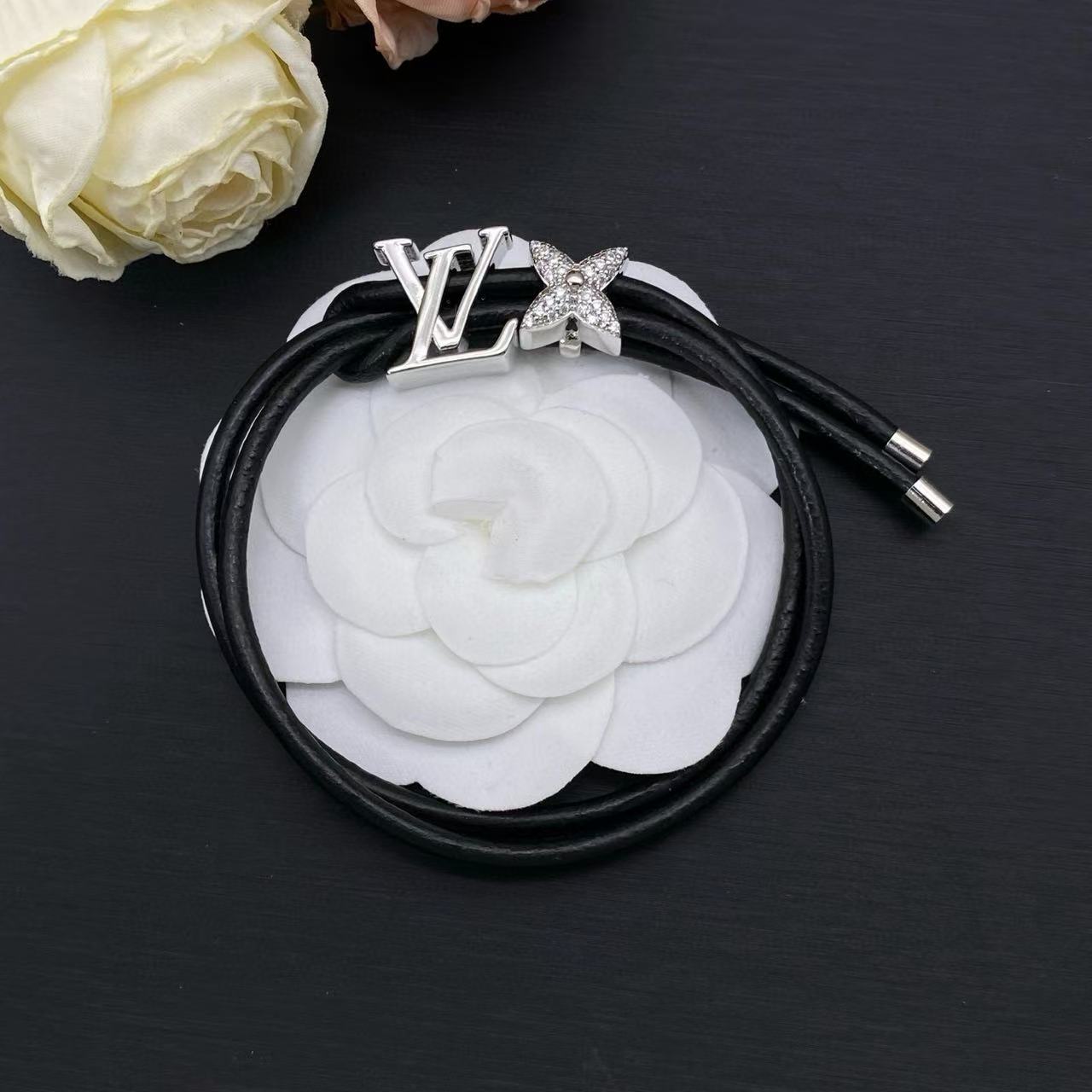 LV四つ葉のクローバーダイヤモンドブレスレット【50％割引+送料無料】