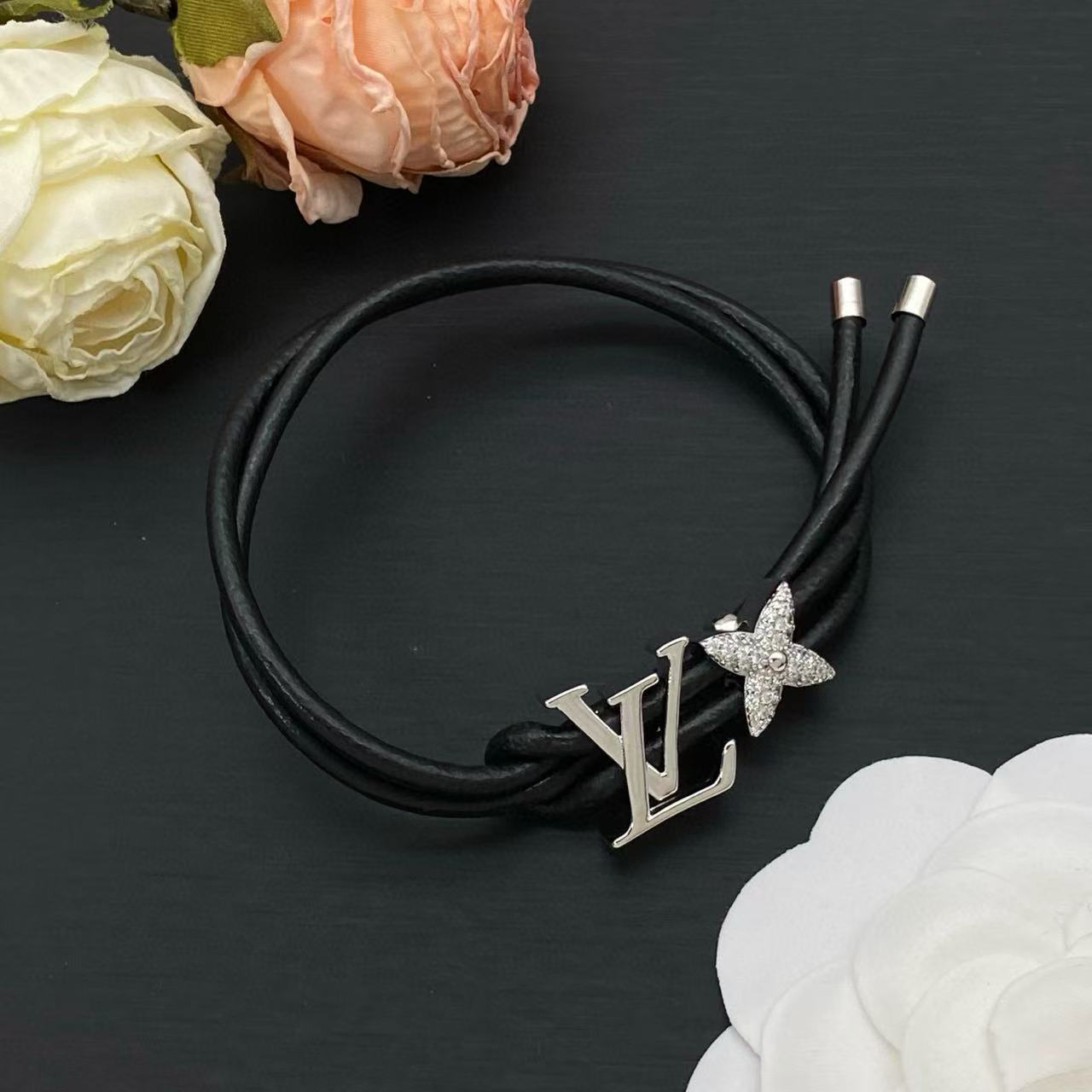 LV四つ葉のクローバーダイヤモンドブレスレット【50％割引+送料無料】