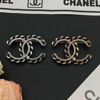 CHANE1 ダブルC 透かし彫りレザーブローチ【50％割引+送料無料】