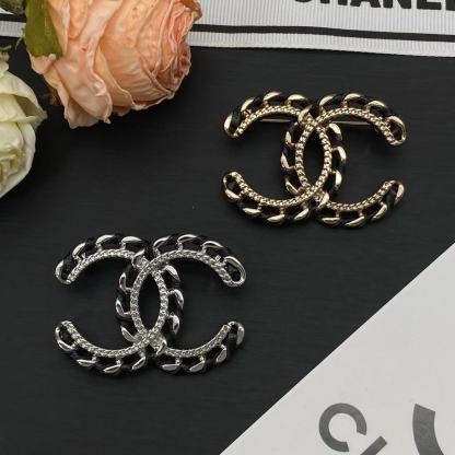 CHANE1 ダブルC 透かし彫りレザーブローチ【50％割引+送料無料】