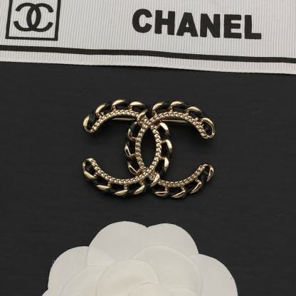 CHANE1 ダブルC 透かし彫りレザーブローチ【50％割引+送料無料】