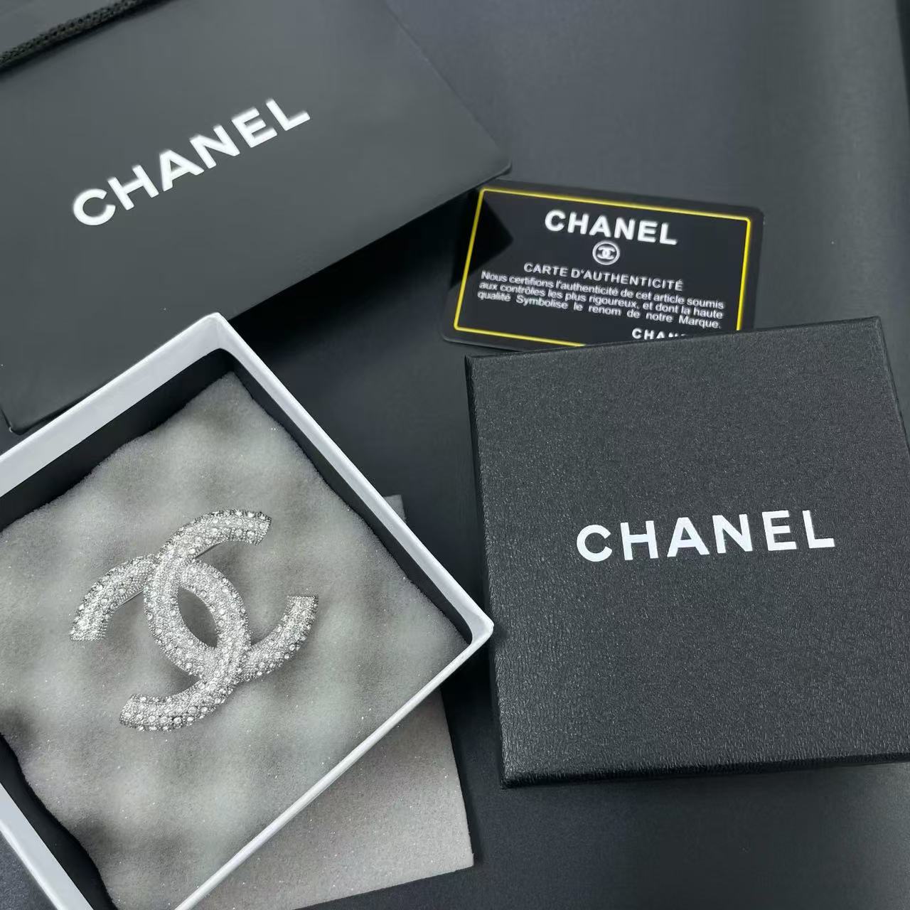 CHANE1 ダブルC ダイヤモンドブローチ【50％割引+送料無料】