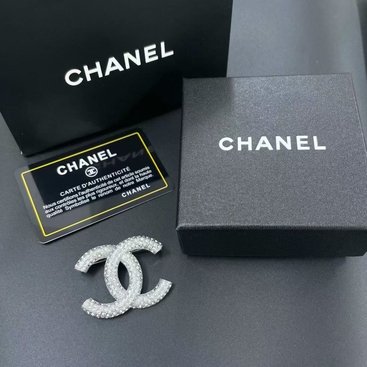 CHANE1 ダブルC ダイヤモンドブローチ【50％割引+送料無料】