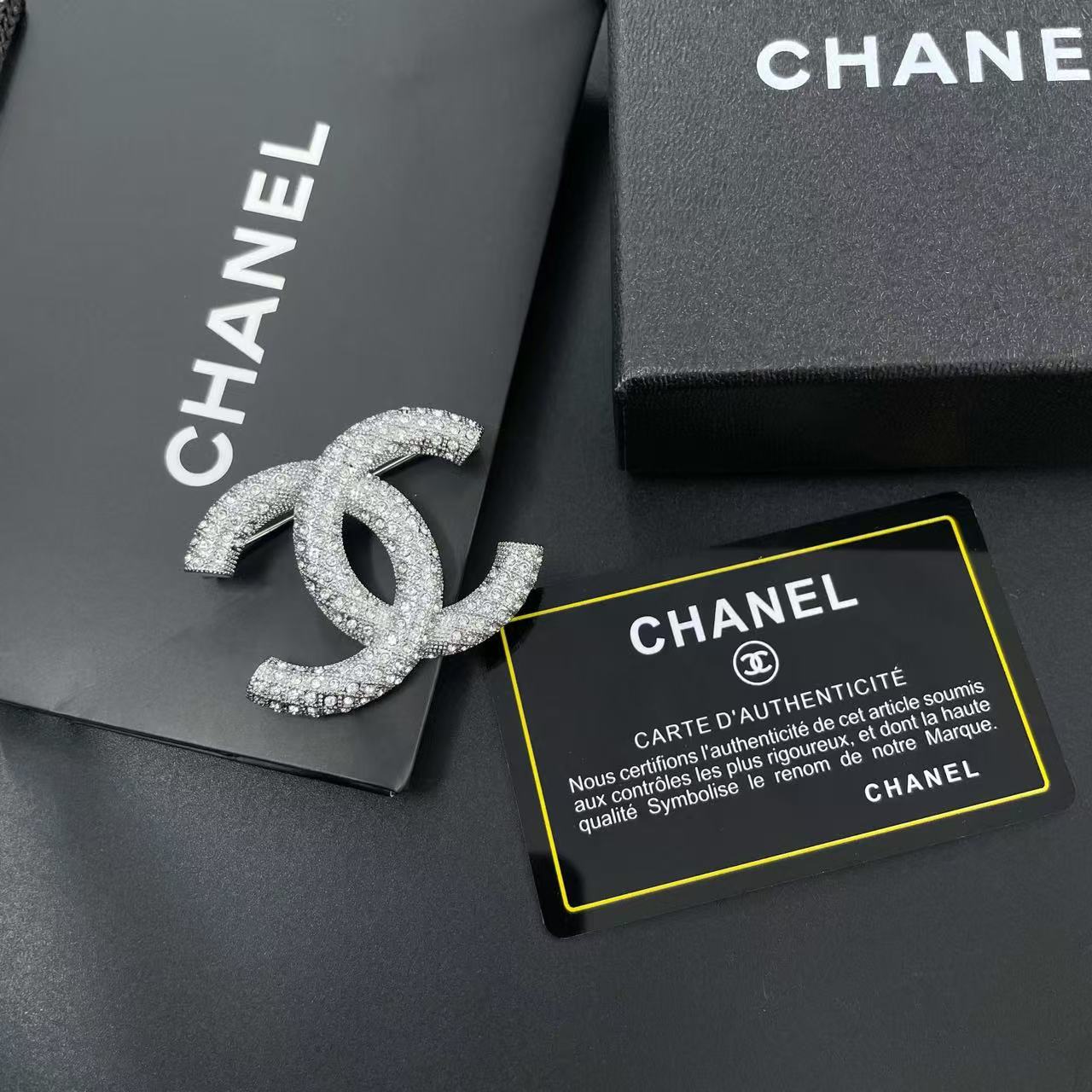 CHANE1 ダブルC ダイヤモンドブローチ【50％割引+送料無料】