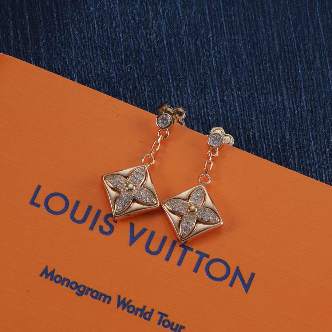 LV 四つ葉のクローバー ダイヤモンド スタッド イヤリング【50％割引+送料無料】