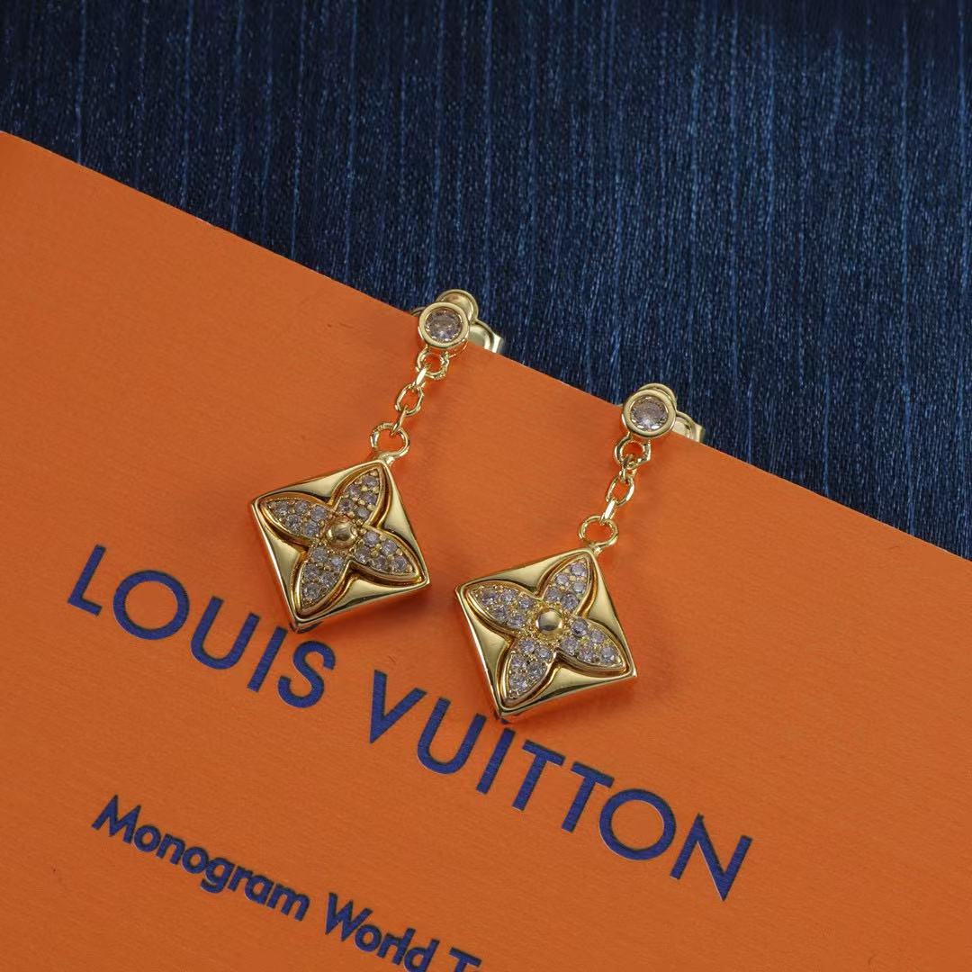 LV 四つ葉のクローバー ダイヤモンド スタッド イヤリング【50％割引+送料無料】