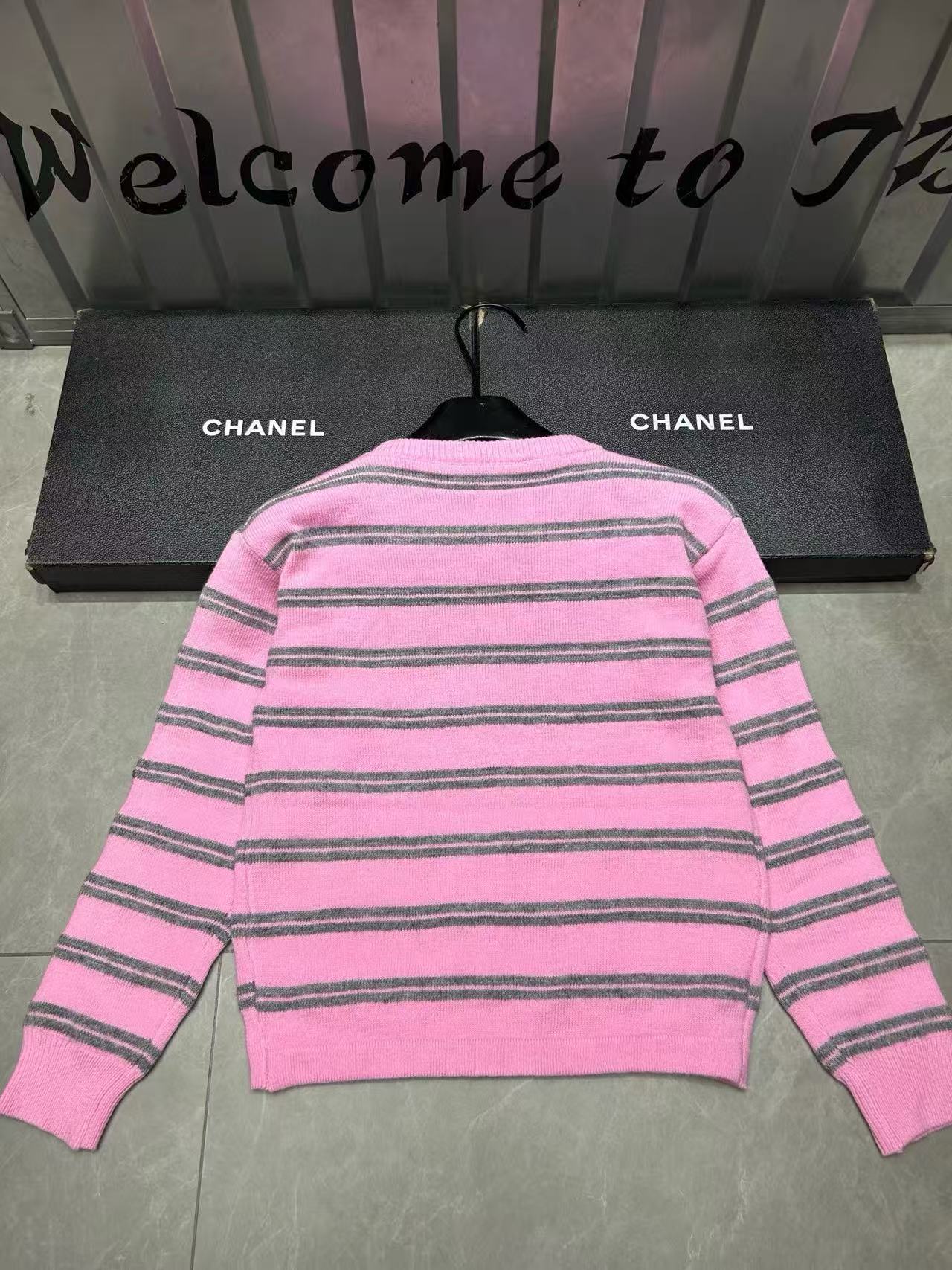 M1UM1U 刺繍入りレターストライプウールカーディガン【50％割引+送料無料】