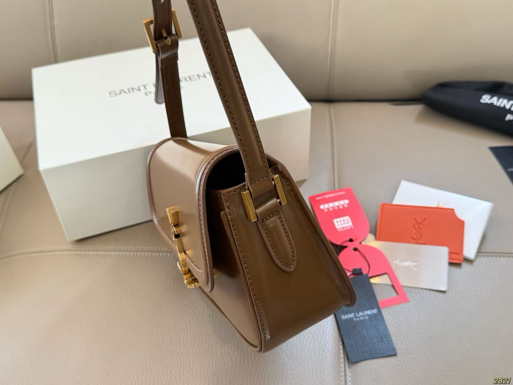 YSLレザーアンダーアームバッグ【50％割引+送料無料】