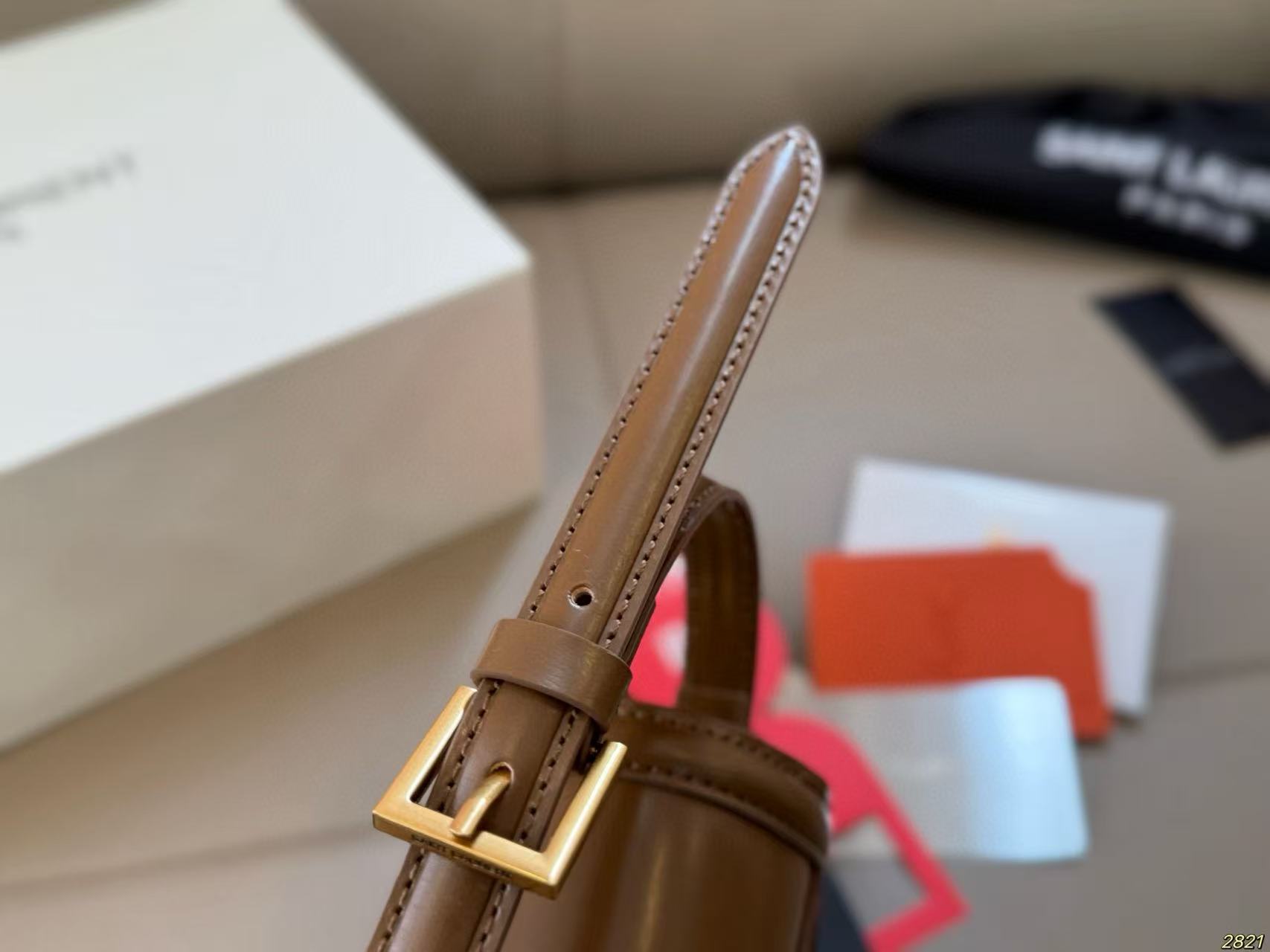 YSLレザーアンダーアームバッグ【50％割引+送料無料】