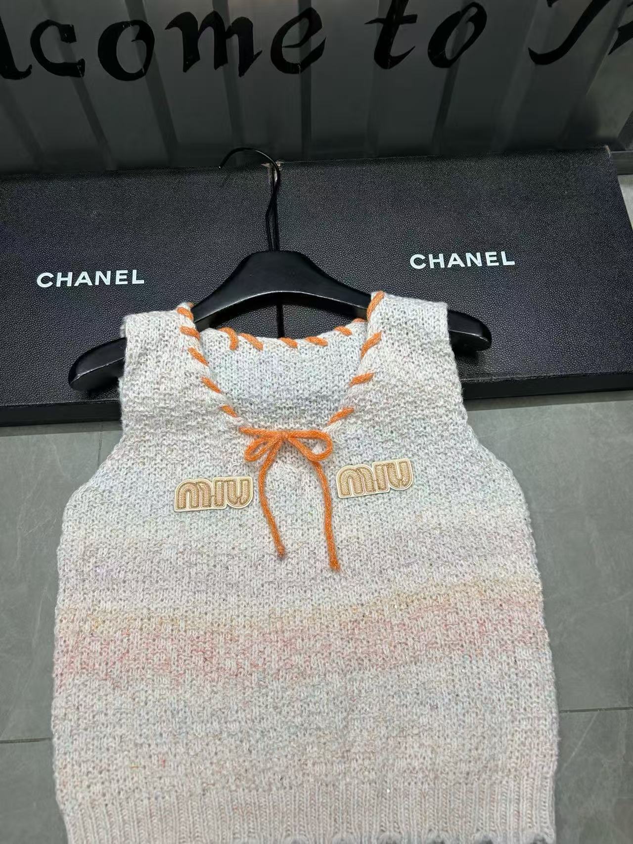 M1UM1U レースアップレターウールベスト【50％割引+送料無料】