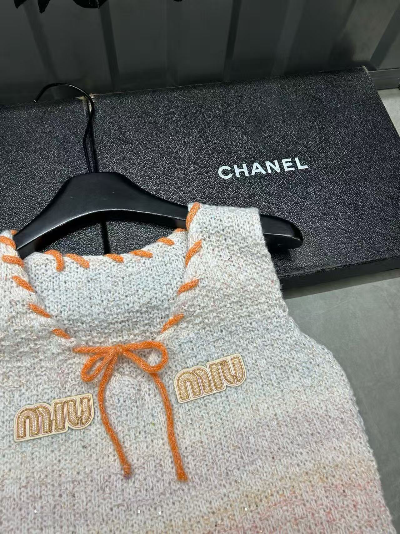 M1UM1U レースアップレターウールベスト【50％割引+送料無料】