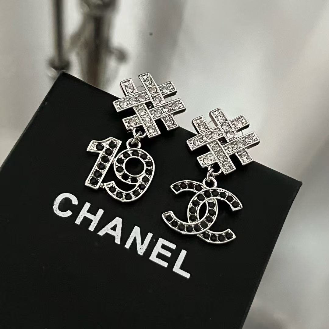 CHANE1 ダブルC ダイヤモンド スタッドピアス【50％割引+送料無料】