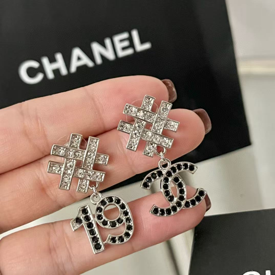 CHANE1 ダブルC ダイヤモンド スタッドピアス【50％割引+送料無料】