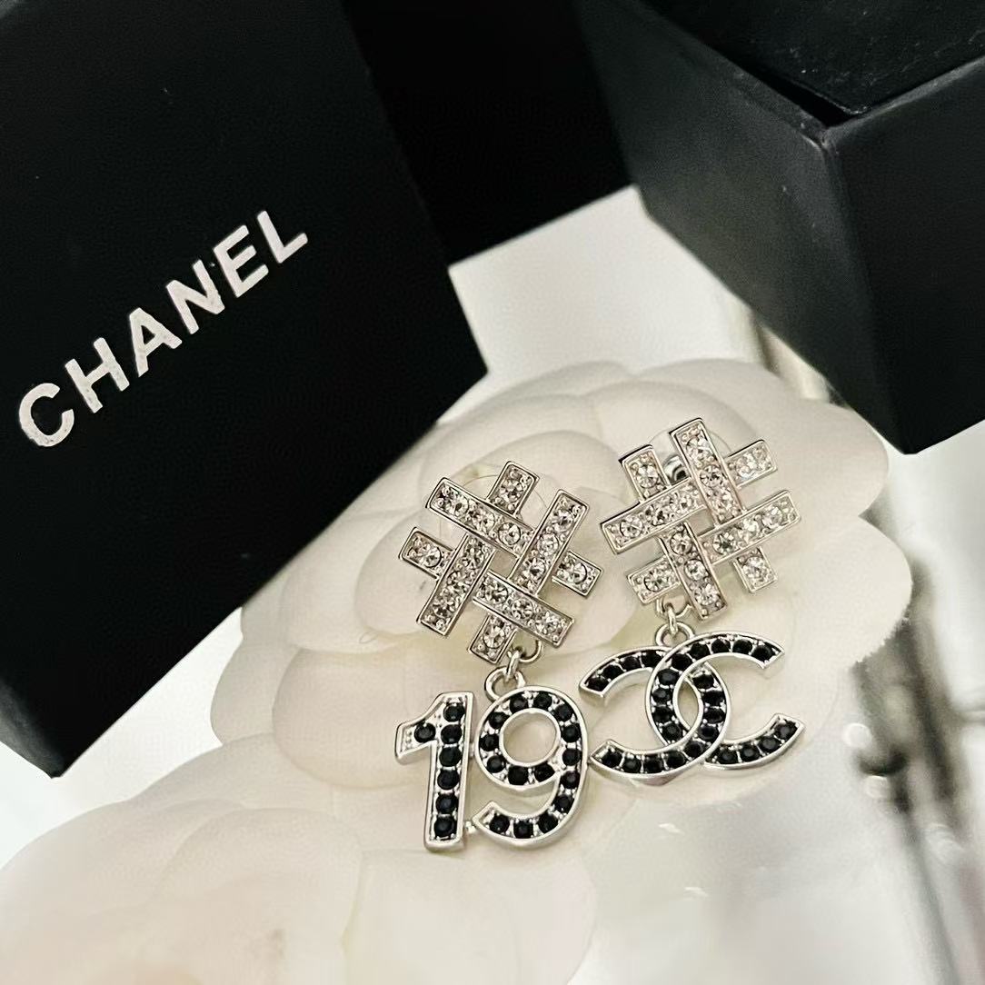 CHANE1 ダブルC ダイヤモンド スタッドピアス【50％割引+送料無料】