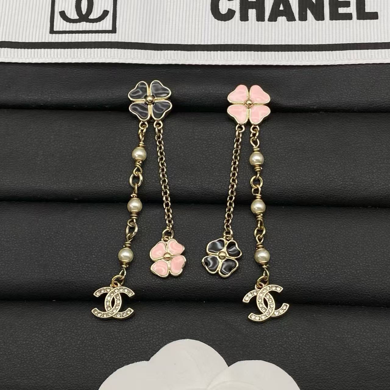 CHANE1 クローバー ダブルC イヤリング【50％割引+送料無料】