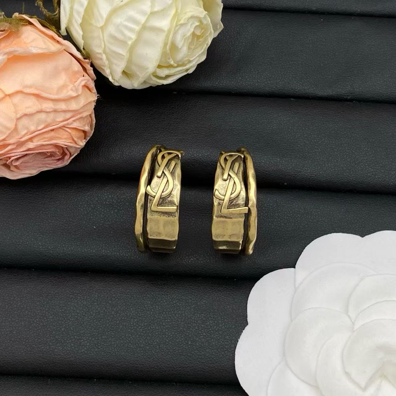 YSLのミニマリストイヤリング【50％割引+送料無料】