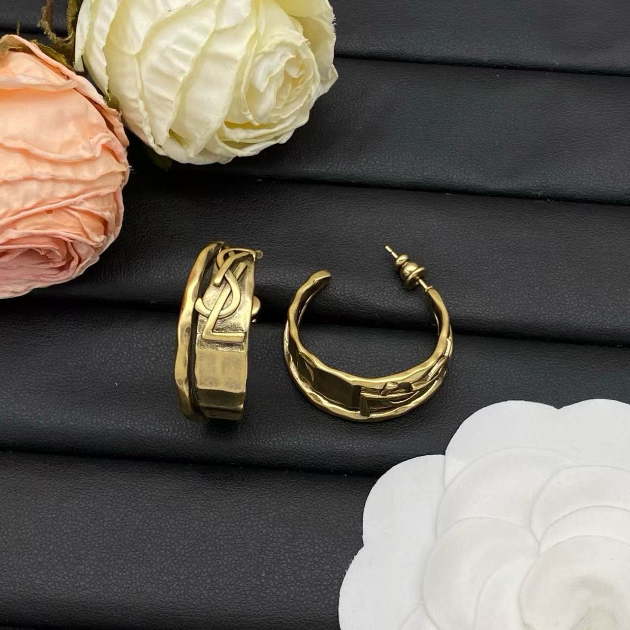 YSLのミニマリストイヤリング【50％割引+送料無料】