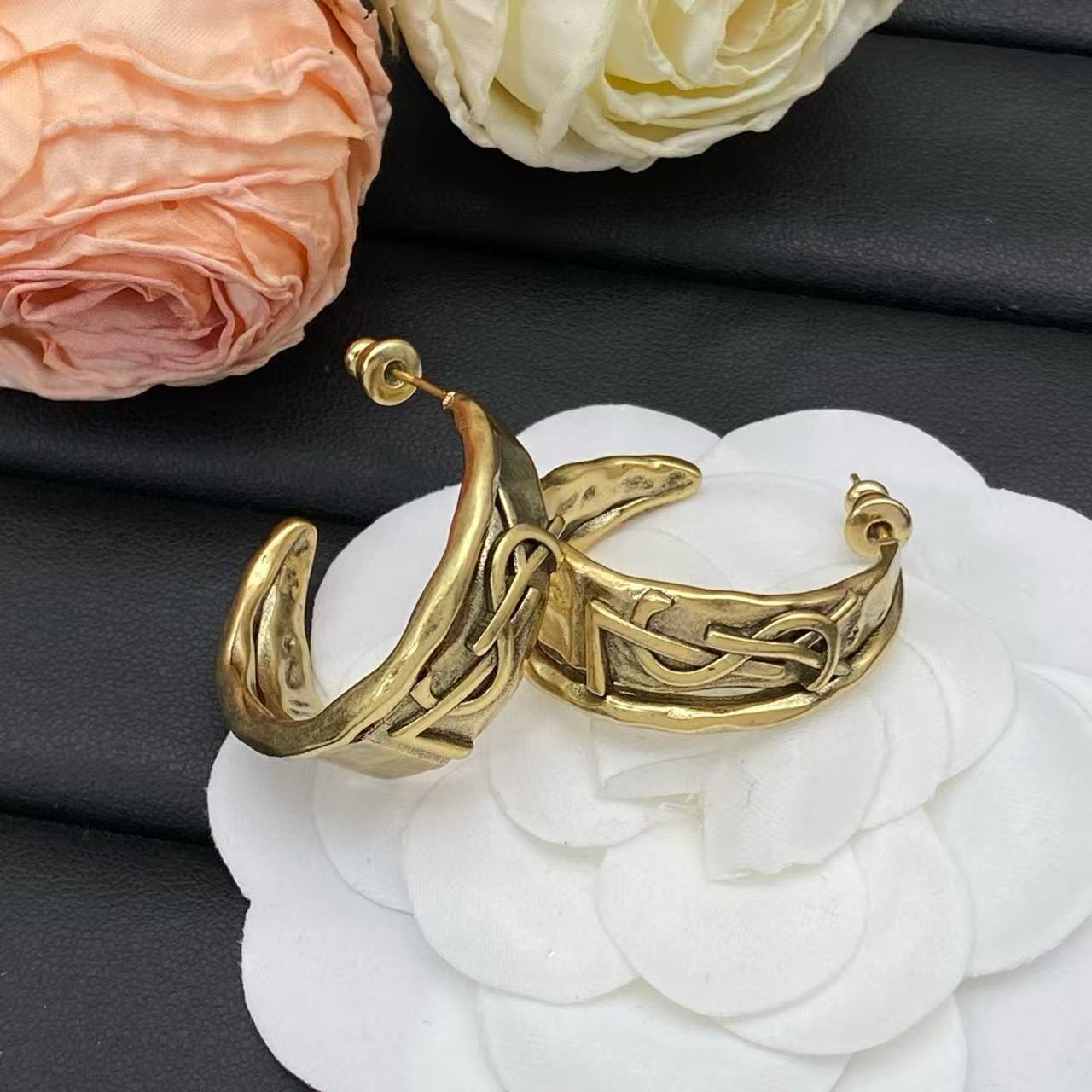 YSLのミニマリストイヤリング【50％割引+送料無料】