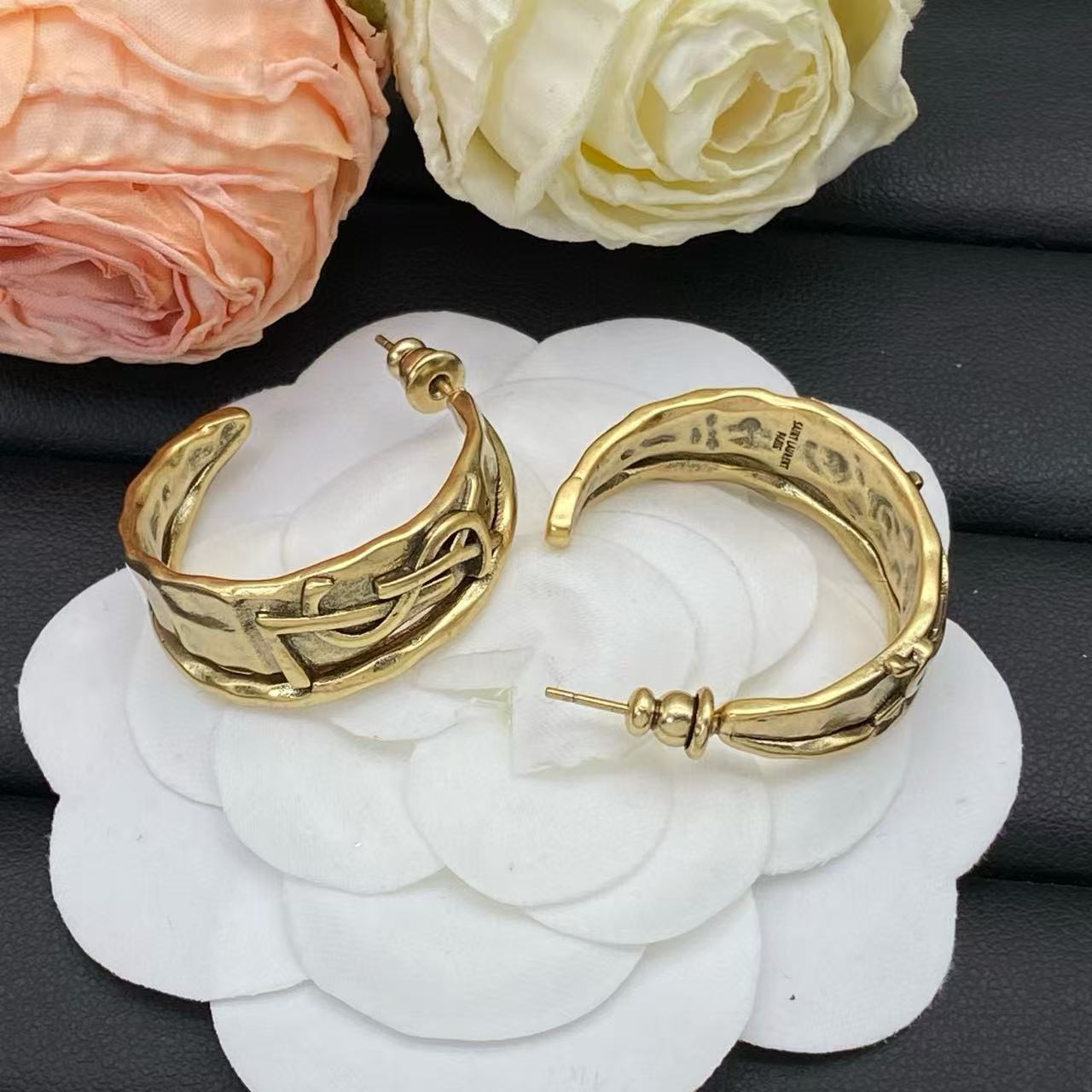 YSLのミニマリストイヤリング【50％割引+送料無料】