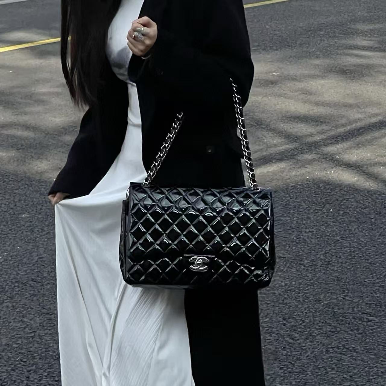 CHANE1 パテントレザーチェーンバッグ【50％割引+送料無料】