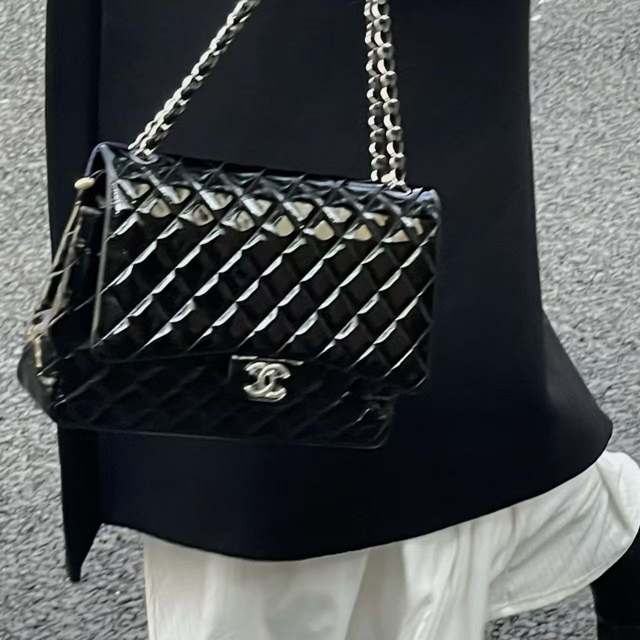 CHANE1 パテントレザーチェーンバッグ【50％割引+送料無料】